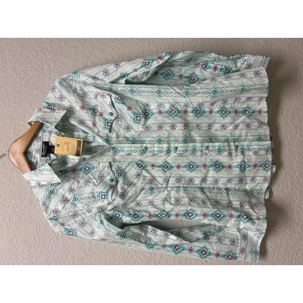 NWT Wrangler Retro Women's Western Button-Up Shirt - Size Small